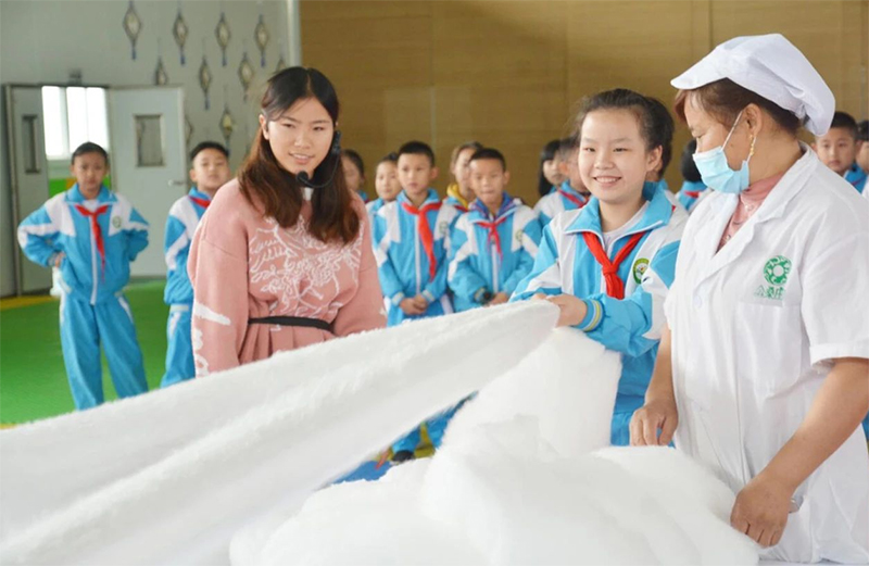 宁南县南丝路集团为青少年打造石台翠竹园山庄内嫘祖文化实践基地